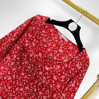 Rövid női ruha ovális nyakkivágással és 7/8-as ujjakkal