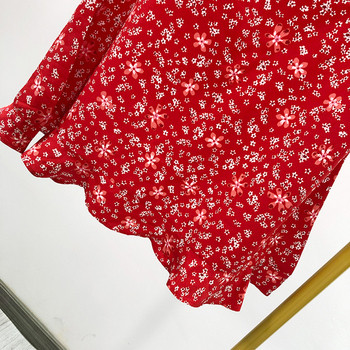 Rövid női ruha ovális nyakkivágással és 7/8-as ujjakkal