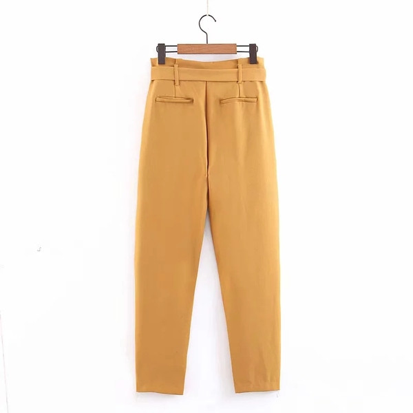 Modern női nadrág magas derékkal és övvel