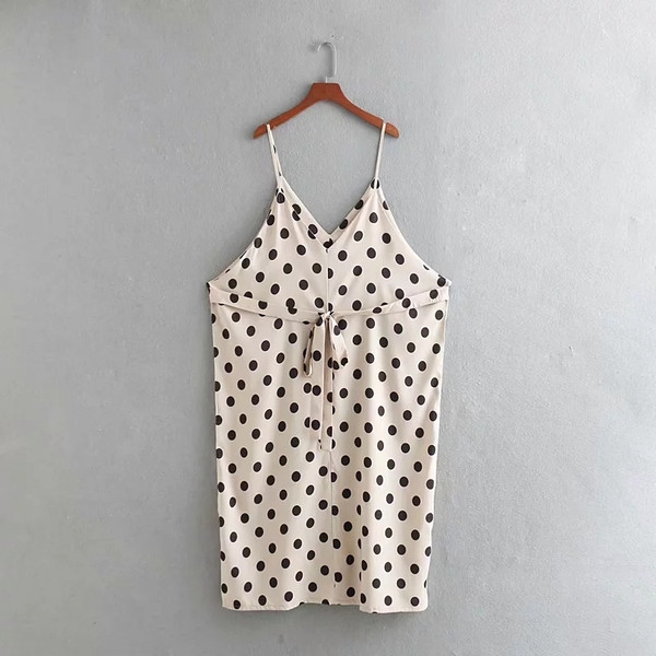 Pöttyös női ruha vékony pántokkal, fehér színben