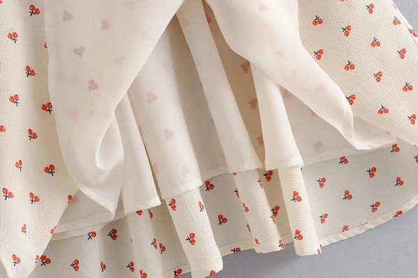 Rochie de dama cu maneca scurta si aplicatie - inimioare in alb