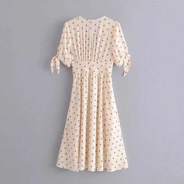 Rochie de dama cu maneca scurta si aplicatie - inimioare in alb