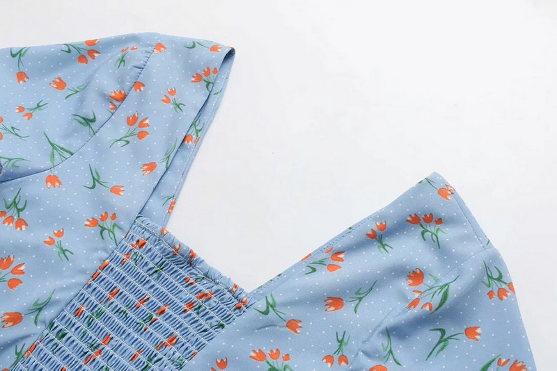 Női ruha mély V-nyakkal, kék színben