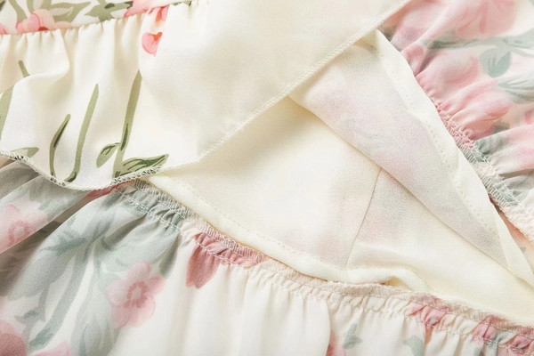 Virágmintás, vékony pántos női ruha