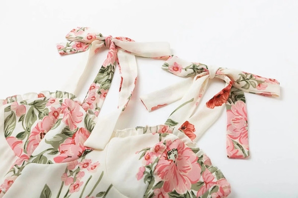 Virágmintás, vékony pántos női ruha