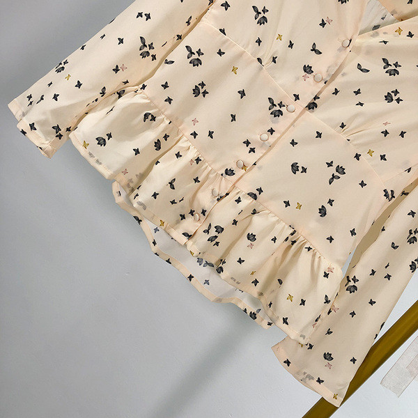 Női rövid ing V-nyakkal és gombokkal