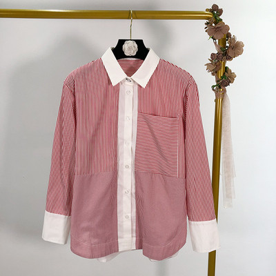 Cămașă de damă în dungi cu guler și buzunar clasic în două culori