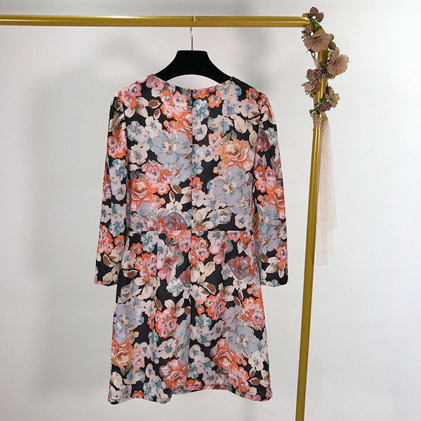 Virágmintás női hosszú ruha ovális nyakkivágással