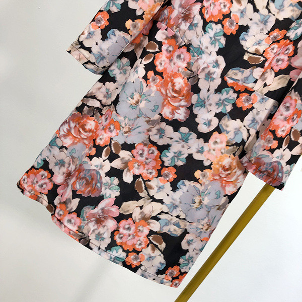 Virágmintás női hosszú ruha ovális nyakkivágással