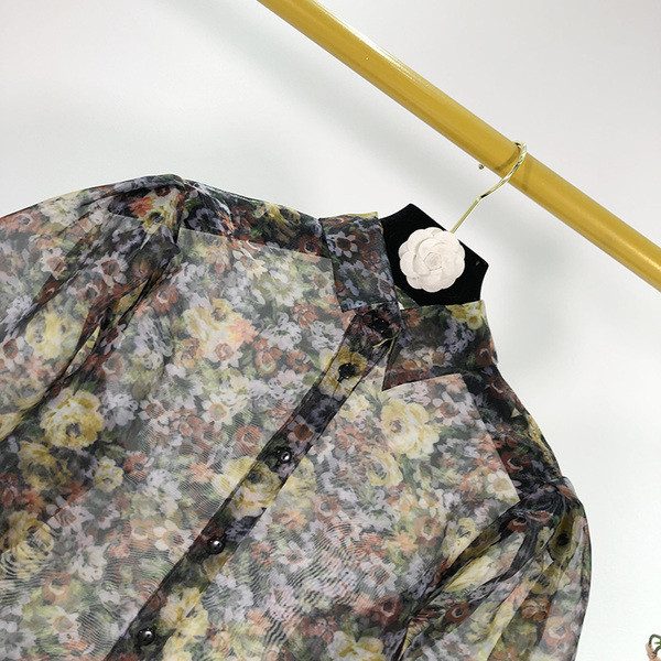 Cămașă de damă din tul cu mâneci lungi și model floral