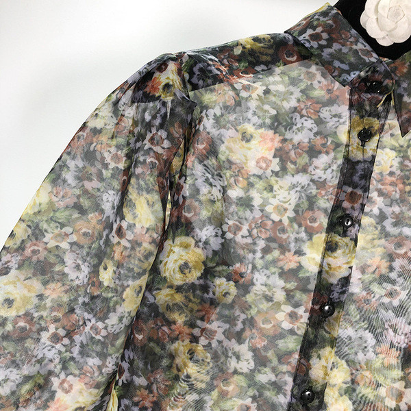 Cămașă de damă din tul cu mâneci lungi și model floral