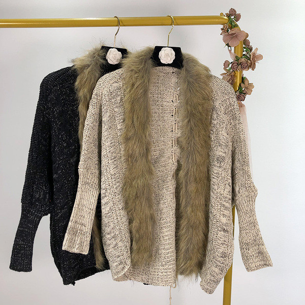 Vesta scurta de dama cu guler de blana