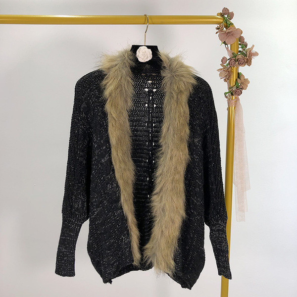 Vesta scurta de dama cu guler de blana