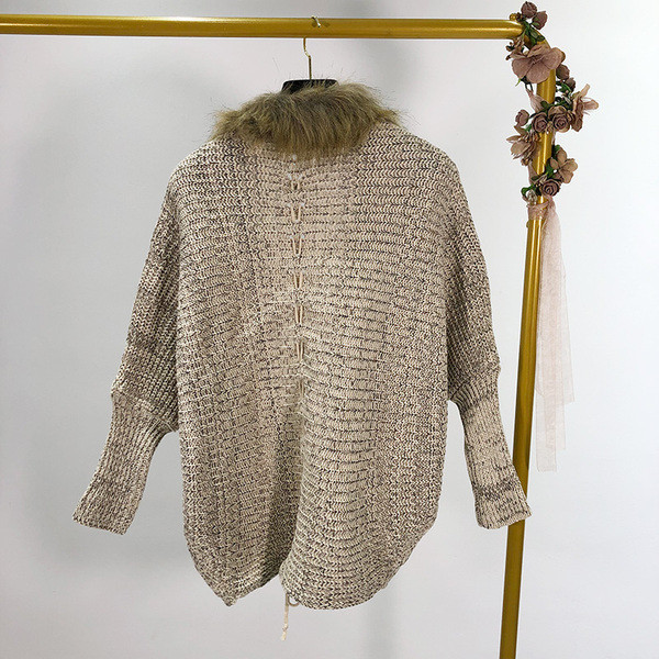 Vesta scurta de dama cu guler de blana