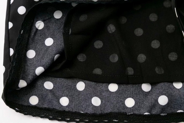 Rochie elegantă de damă cu buline, de culoare neagră