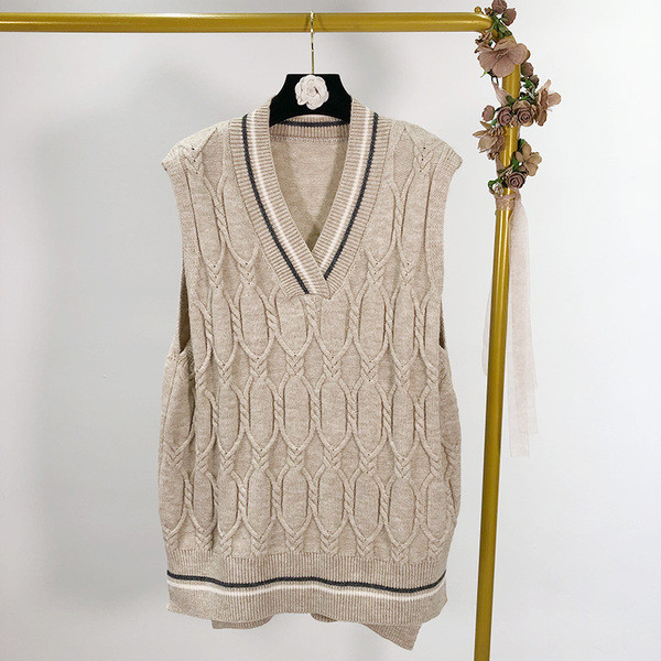 Vesta de dama din tricotat subtire cu decolteu in V