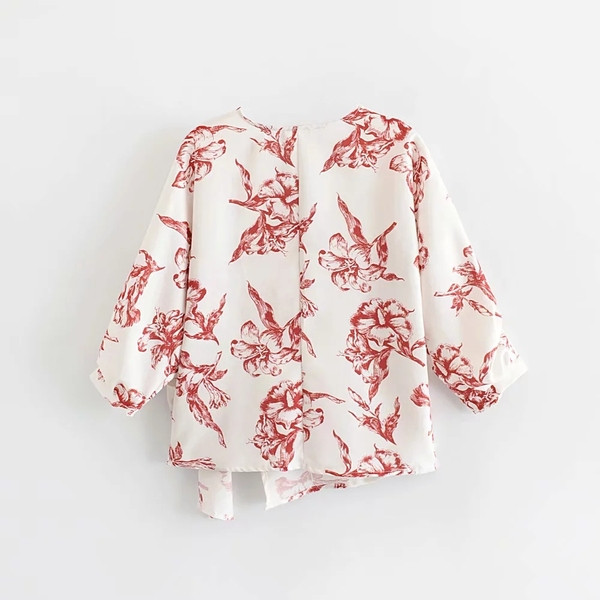 Cămașă de damă cu aplicație albă și decolteu în V