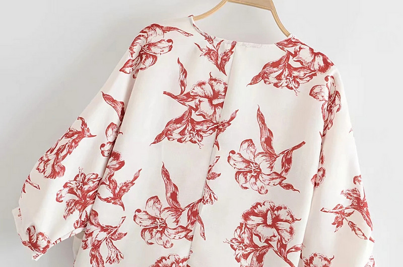 Cămașă de damă cu aplicație albă și decolteu în V