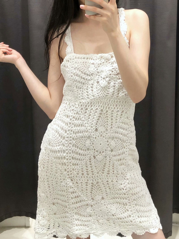 Fehér kötött rövid ruha vékony pántokkal