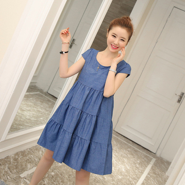 Modern szabású női ruha két színben