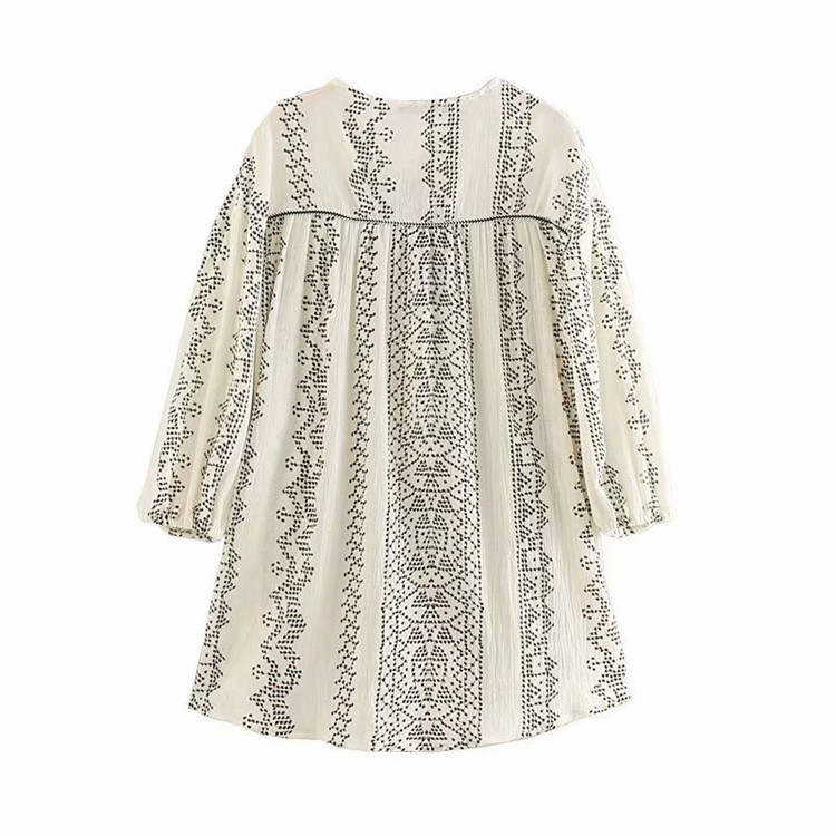 Hosszú, hétköznapi sifon ruha nyakkendővel