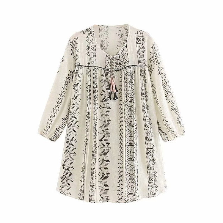 Hosszú, hétköznapi sifon ruha nyakkendővel