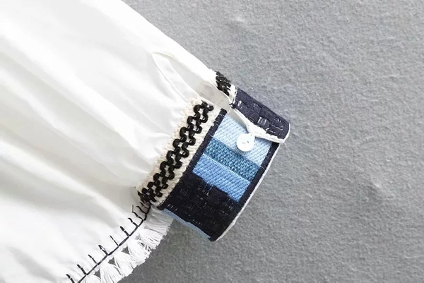 Bluza de dama cu broderie colorata in alb