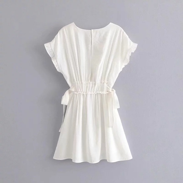 Rochie de damă cu decolteu în V adânc în culoarea albă