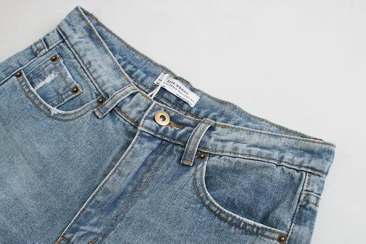 Női kék farmer magas derékkal, szakadt motívummal