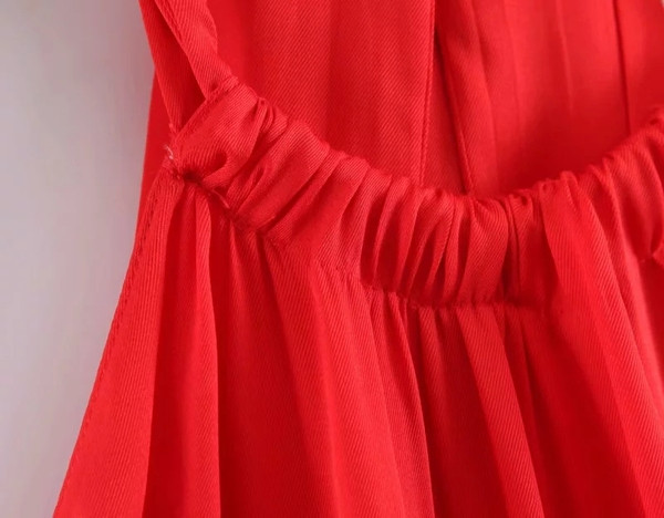 Modern női ruha - szabású modell piros színben