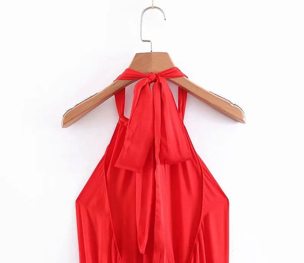 Modern női ruha - szabású modell piros színben