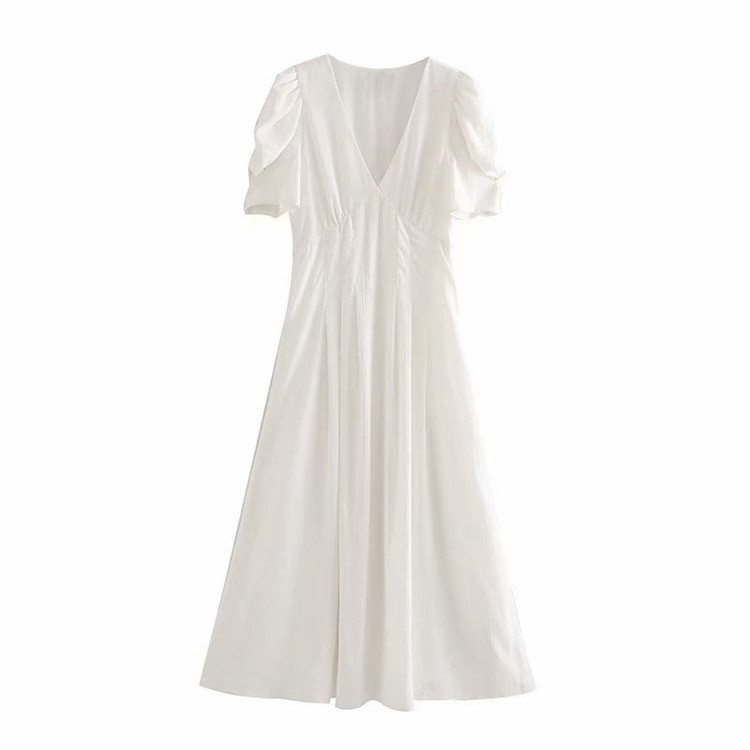 Rochie albă lungă cu decolteu în V adânc