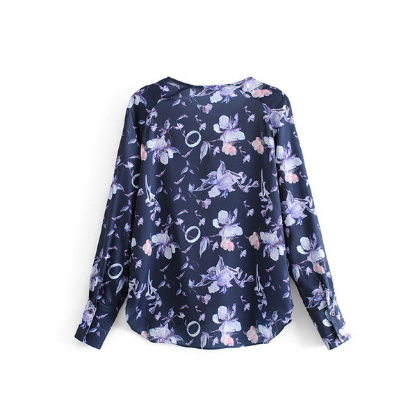 Bluza de dama cu model floral si decolteu in V