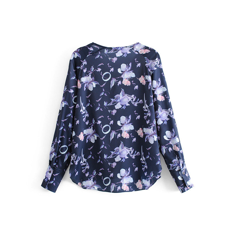 Bluza de dama cu model floral si decolteu in V