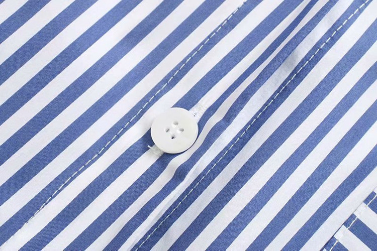 Cămașă lungă în dungi, cu nasturi și buzunar