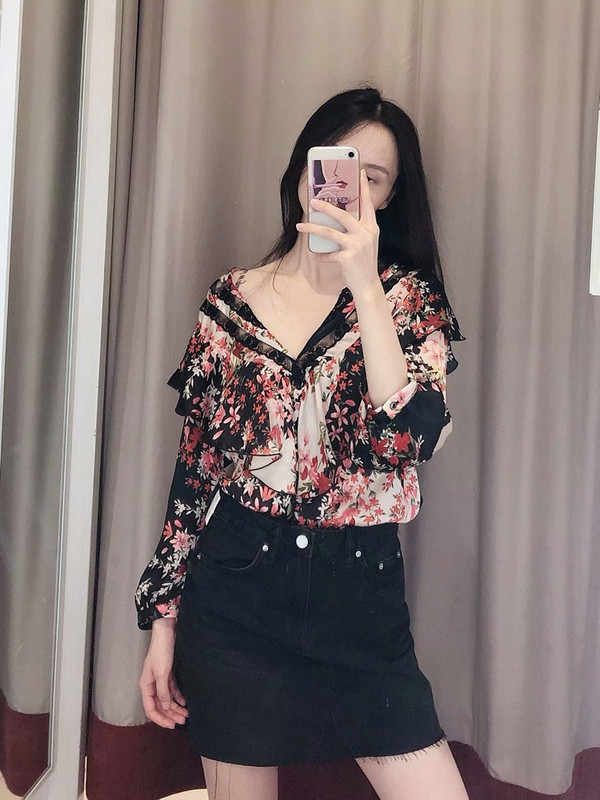 Cămașă de damă cu decolteu în V și mâneci 3/4 cu model floral