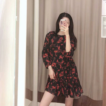 Rövid női ruha - szabású virágmintás modell