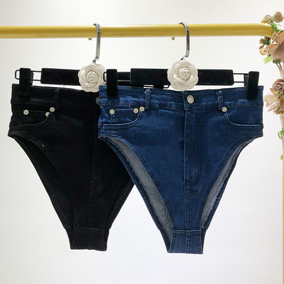 Дамски модерни къси панталони в два цвята