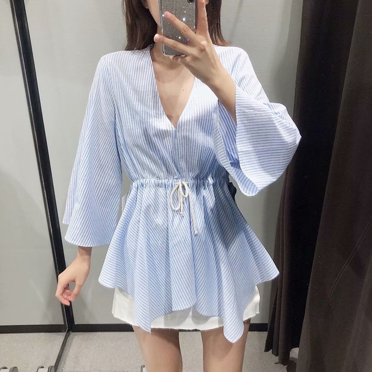 Csíkos, aszimmetrikus női blúz