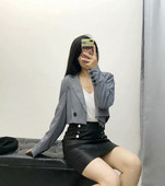 Női rövid kabát szürke és fekete színben, hosszú ujjal