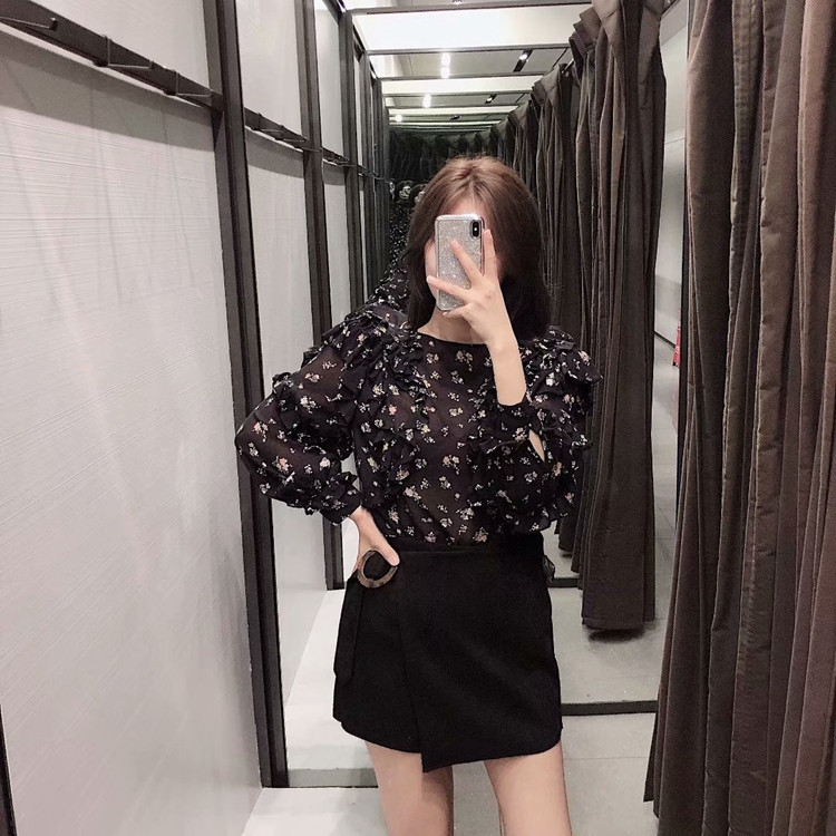 Női elegáns fekete blúz virágmintával