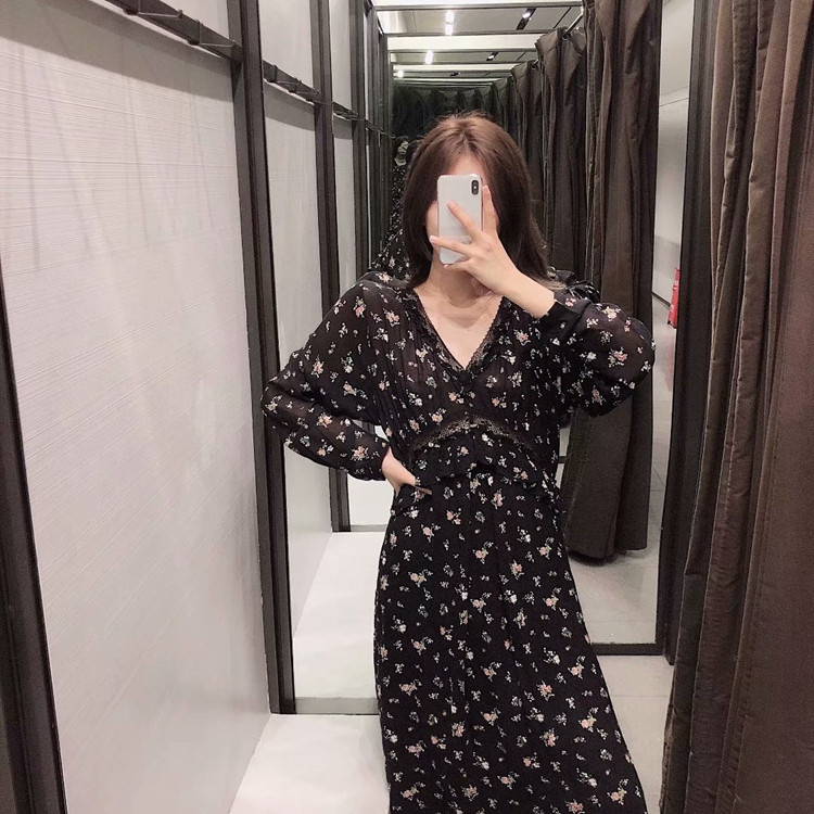 Virágmintás, V-nyakú hosszú női ruha