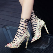 Modern női magas sarkú cipő fűzővel több színben