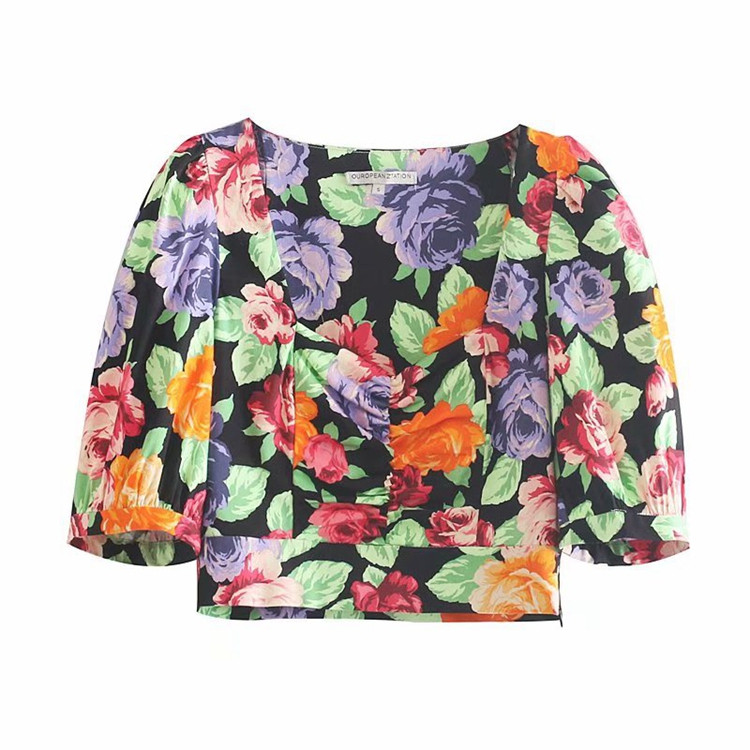 Rövid női blúz négyzet alakú nyakkivágással