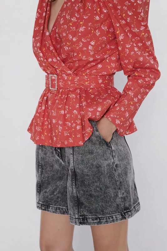 Елегантна дамска блуза с колан в червен цвят