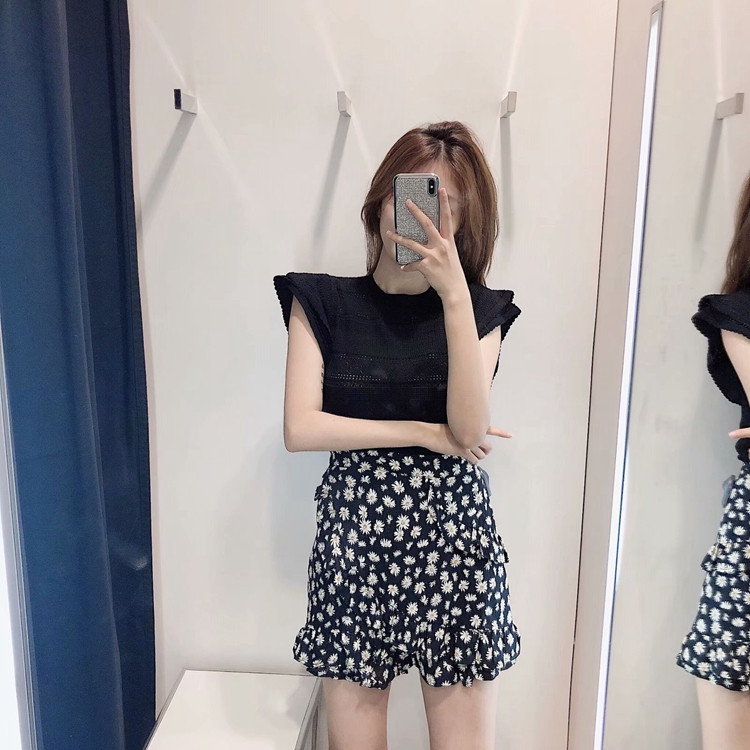 Rövid női szoknya-nadrág virágmintával