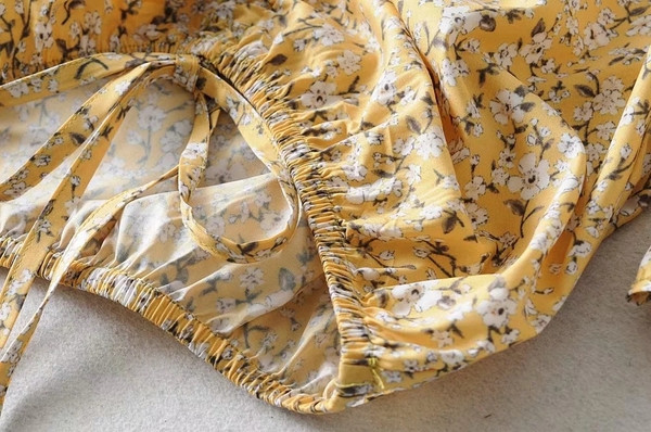 Bluză de damă cu mâneci 3/4 și decolteu în V