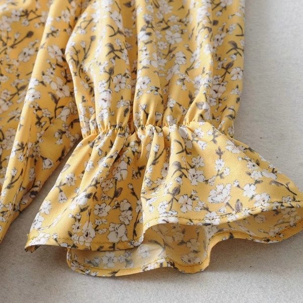 Bluză de damă cu mâneci 3/4 și decolteu în V