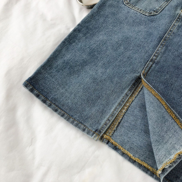 Fusta de denim de dama moderna de culoare albastra