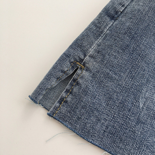 Női alkalmi farmerszoknya kék és fekete színben